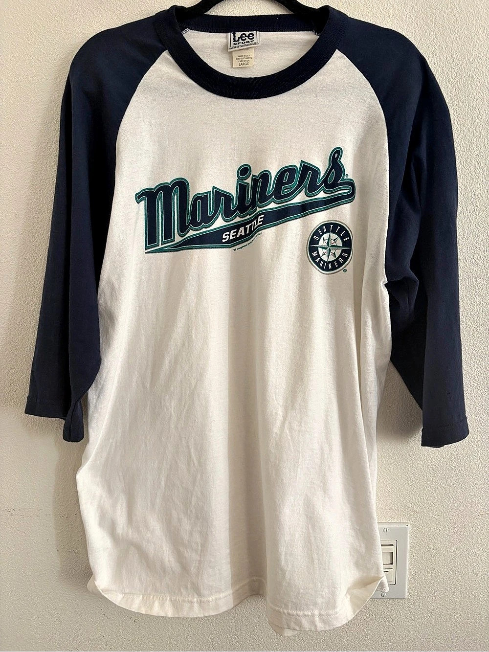 Vtg Lee Seattle Mariners Baseball Raglan Tee in White & Blue Large